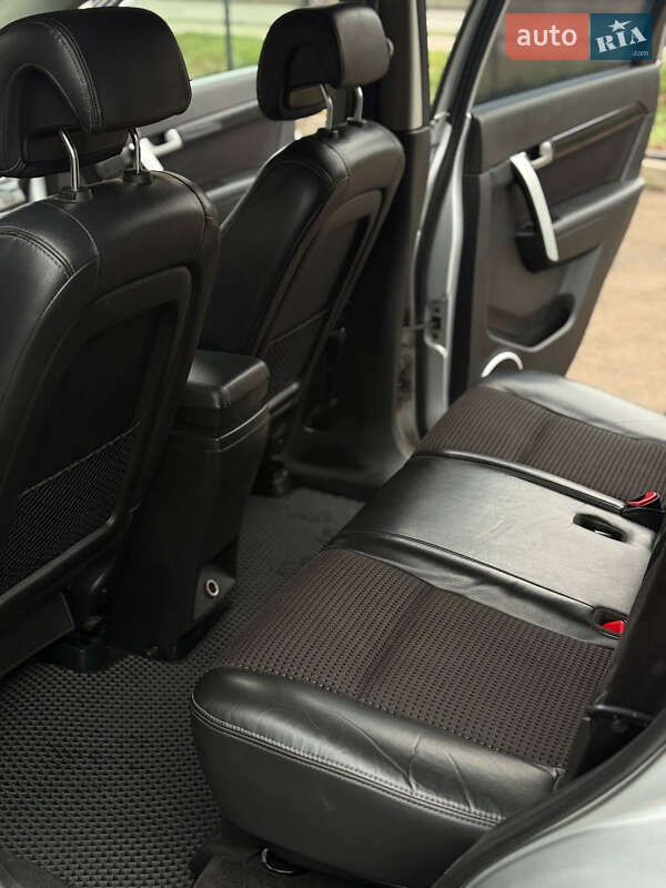 Позашляховик / Кросовер Chevrolet Captiva 2011 в Києві