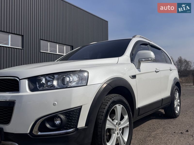 Позашляховик / Кросовер Chevrolet Captiva 2015 в Луцьку