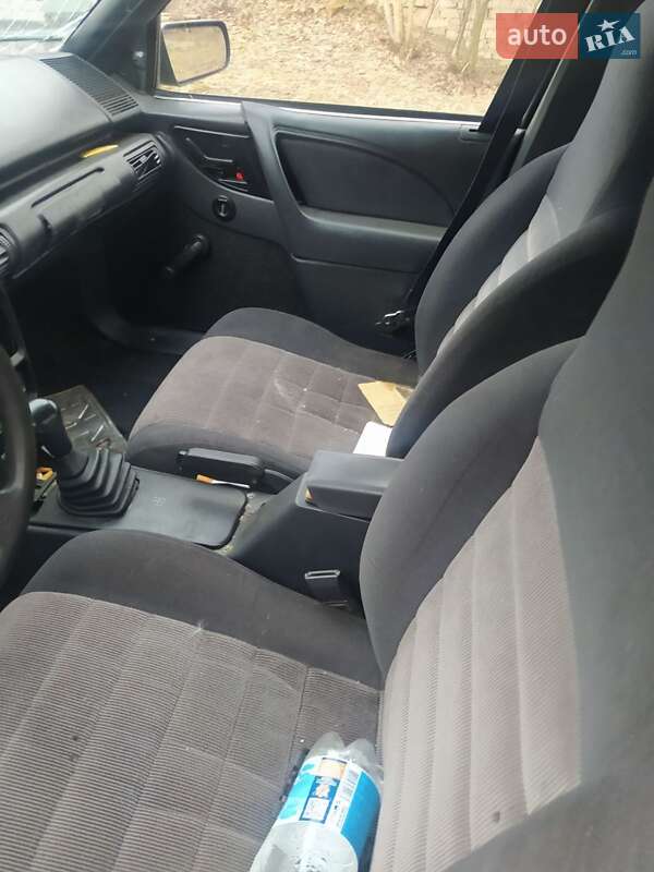 Седан Chevrolet Cavalier 1994 в Броварах фото 4 Седан Chevrolet Cavalier 1994 в Броварах