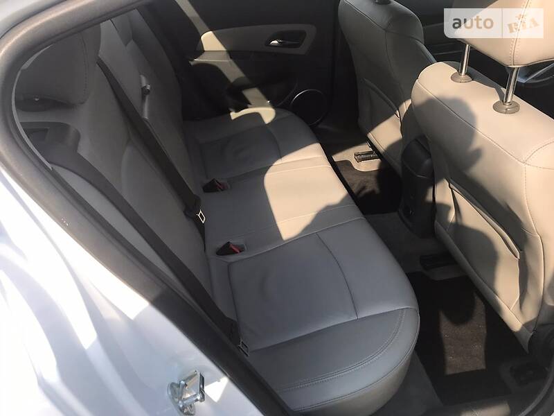 Седан Chevrolet Cruze 2010 в Бродах
