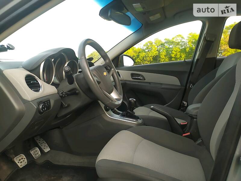 Седан Chevrolet Cruze 2010 в Радехові