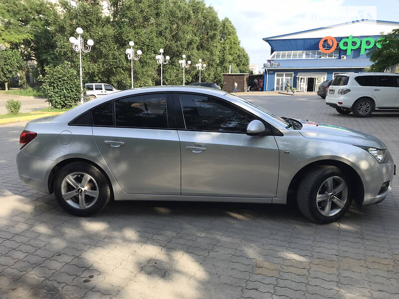 Седан Chevrolet Cruze 2010 в Львове