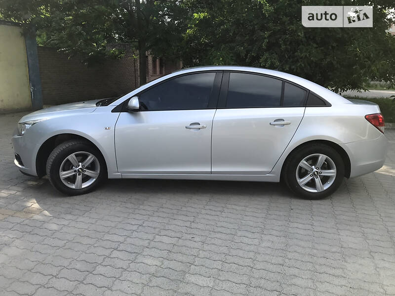 Седан Chevrolet Cruze 2010 в Львове