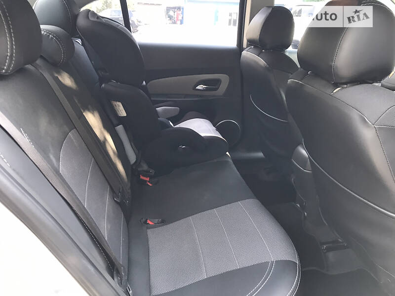 Седан Chevrolet Cruze 2010 в Львове