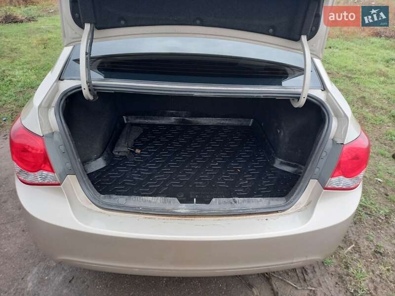 Седан Chevrolet Cruze 2011 в Кілії