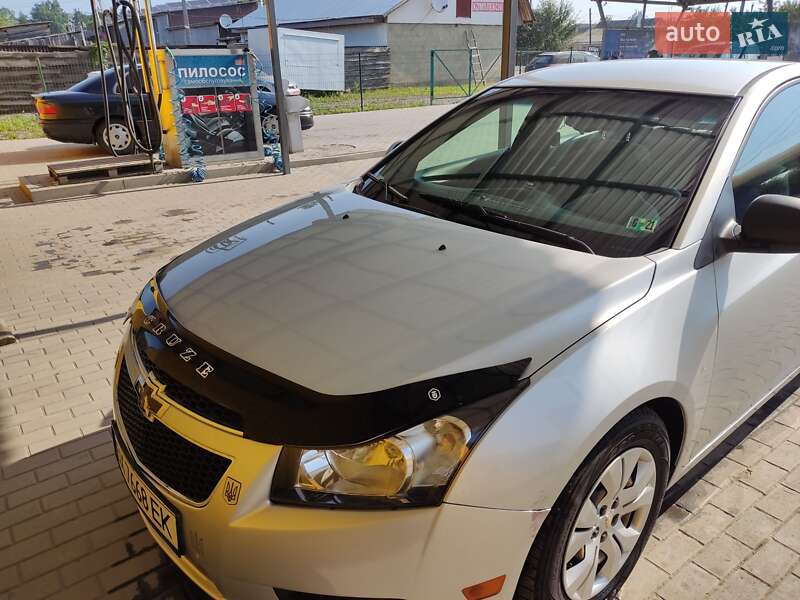 Седан Chevrolet Cruze 2013 в Волочиську