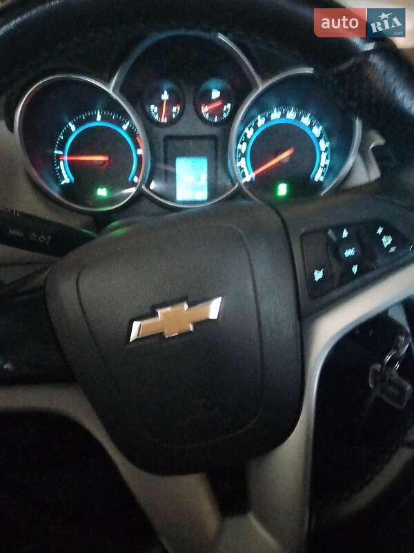 Седан Chevrolet Cruze 2010 в Львові