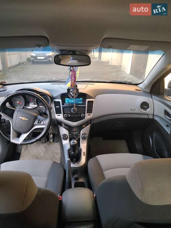 Седан Chevrolet Cruze 2010 в Львові
