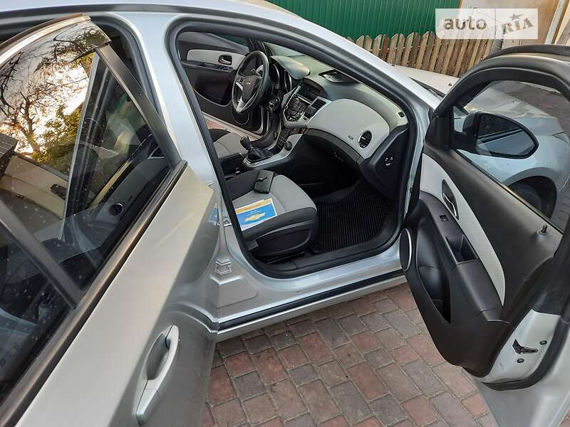 Седан Chevrolet Cruze 2010 в Черкассах фото 13 Седан Chevrolet Cruze 2010 в Черкассах