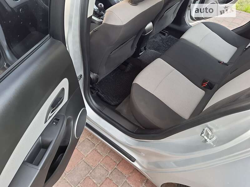 Седан Chevrolet Cruze 2010 в Черкассах фото 16 Седан Chevrolet Cruze 2010 в Черкассах