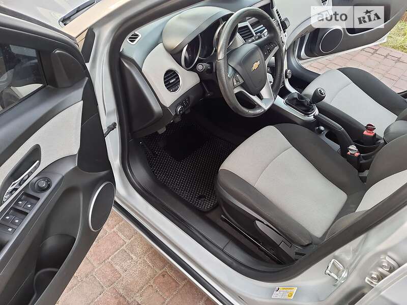 Седан Chevrolet Cruze 2010 в Черкассах фото 21 Седан Chevrolet Cruze 2010 в Черкассах