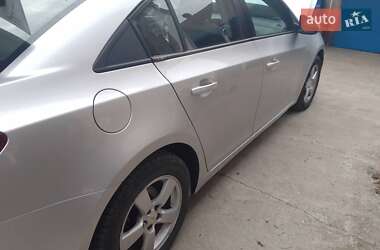 Хэтчбек Chevrolet Cruze 2011 в 