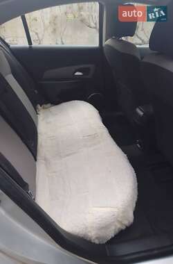 Хэтчбек Chevrolet Cruze 2011 в 