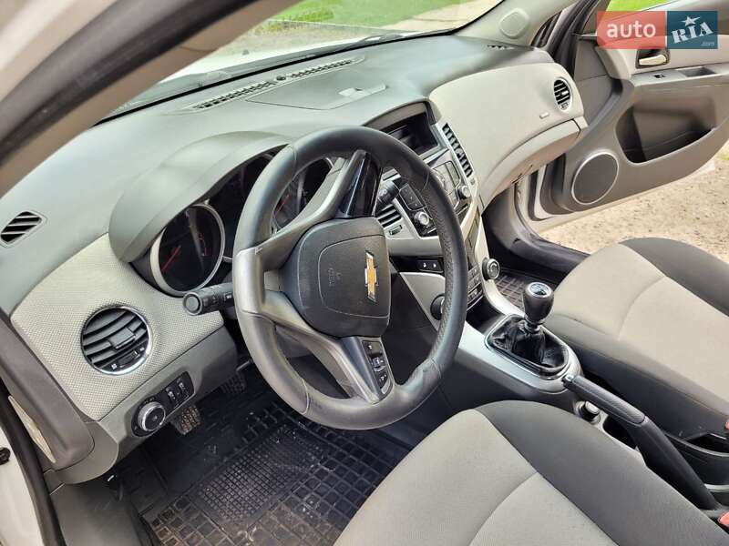 Седан Chevrolet Cruze 2009 в Полтаві