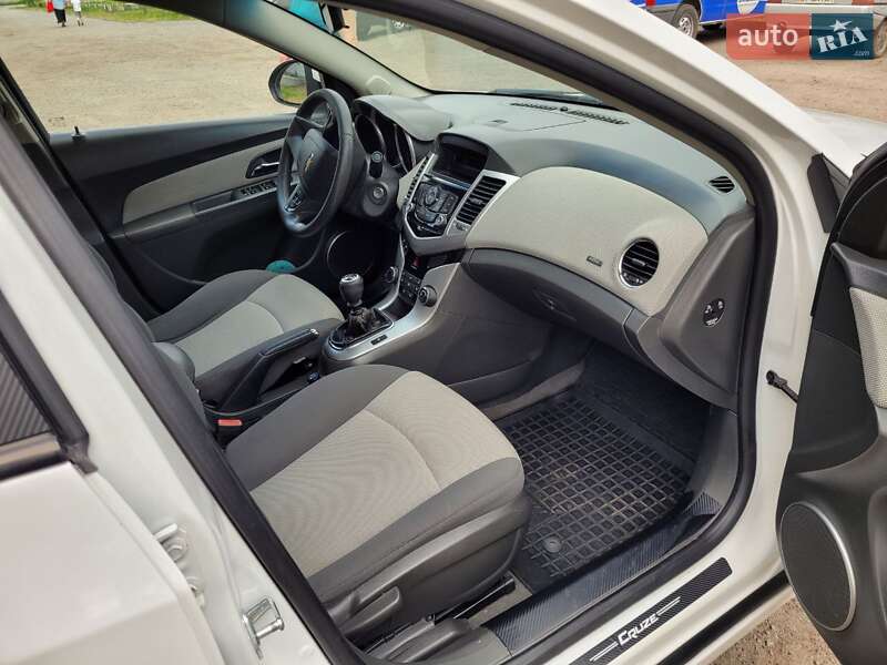 Седан Chevrolet Cruze 2009 в Полтаві