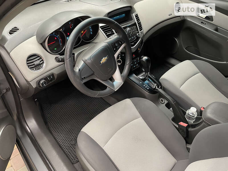 Седан Chevrolet Cruze 2009 в Ужгороде