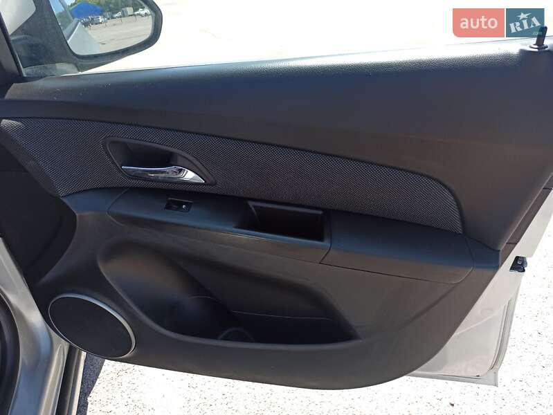 Седан Chevrolet Cruze 2013 в Львові