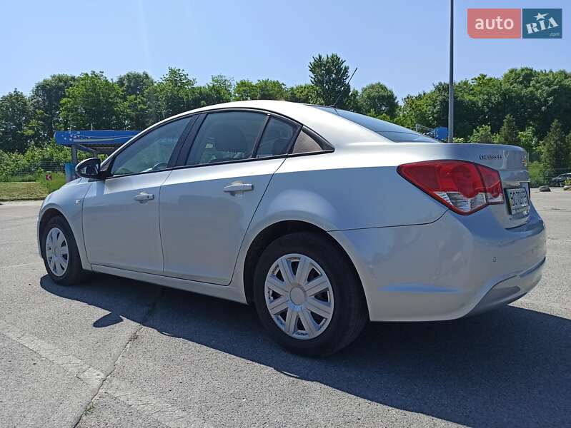 Седан Chevrolet Cruze 2013 в Львові
