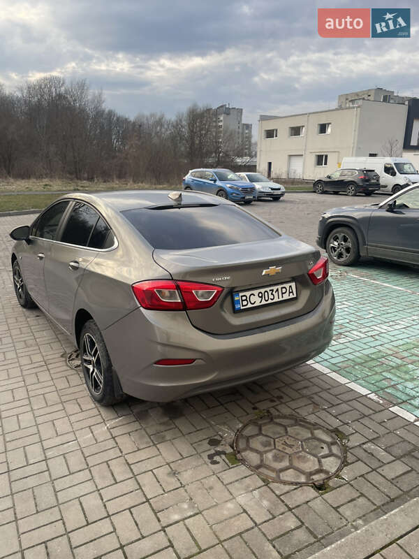 Седан Chevrolet Cruze 2018 в Львове