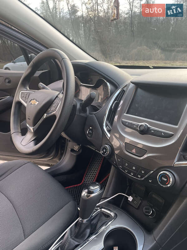 Седан Chevrolet Cruze 2018 в Львове