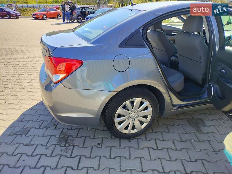 Седан Chevrolet Cruze 2014 в Львові