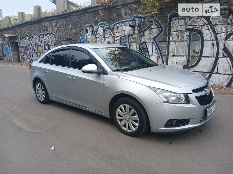 Седан Chevrolet Cruze 2010 в Днепре