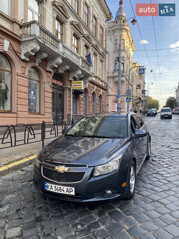 Седан Chevrolet Cruze 2013 в Чернівцях