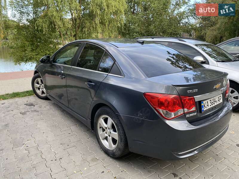 Седан Chevrolet Cruze 2013 в Чернівцях