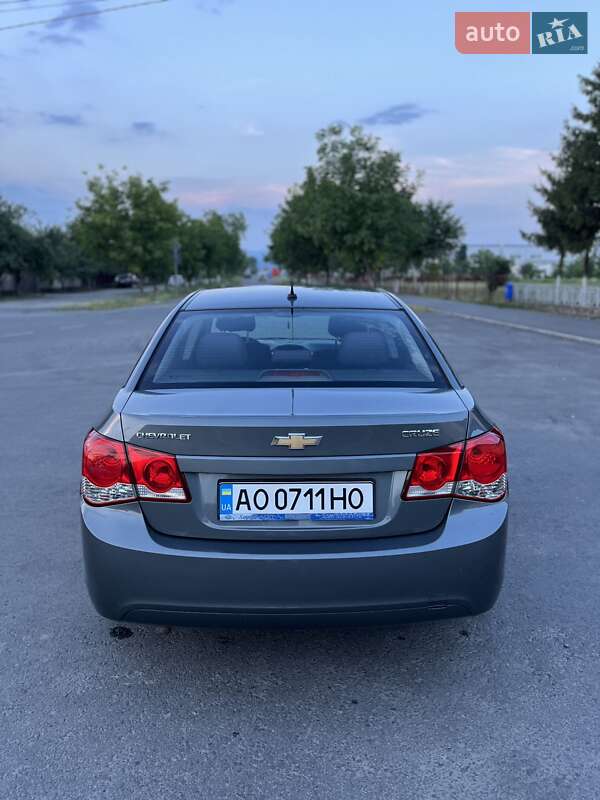 Седан Chevrolet Cruze 2011 в Мукачевому