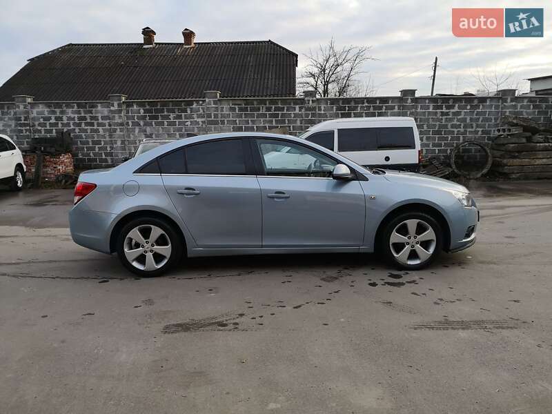 Седан Chevrolet Cruze 2010 в Калуше