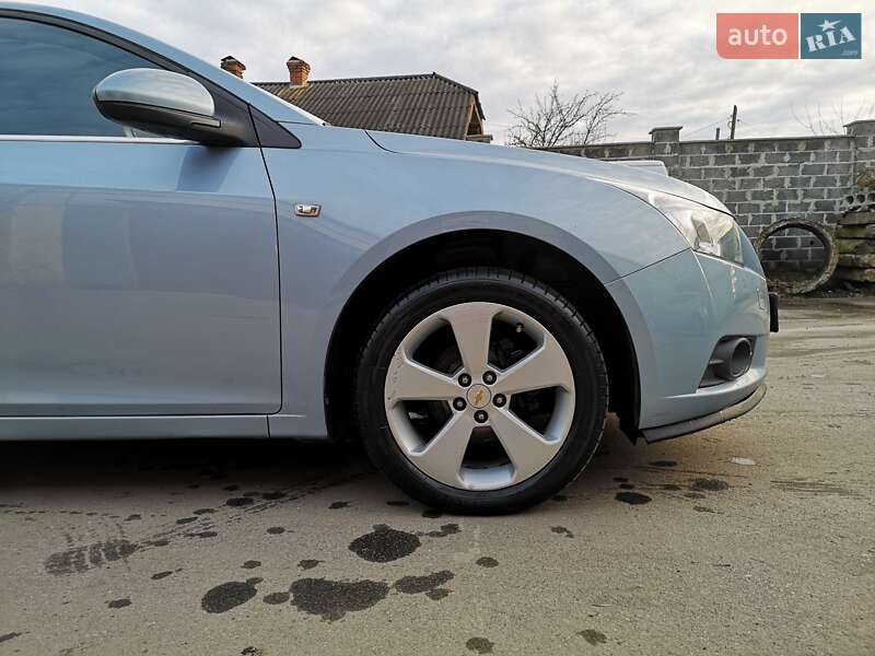 Седан Chevrolet Cruze 2010 в Калуше