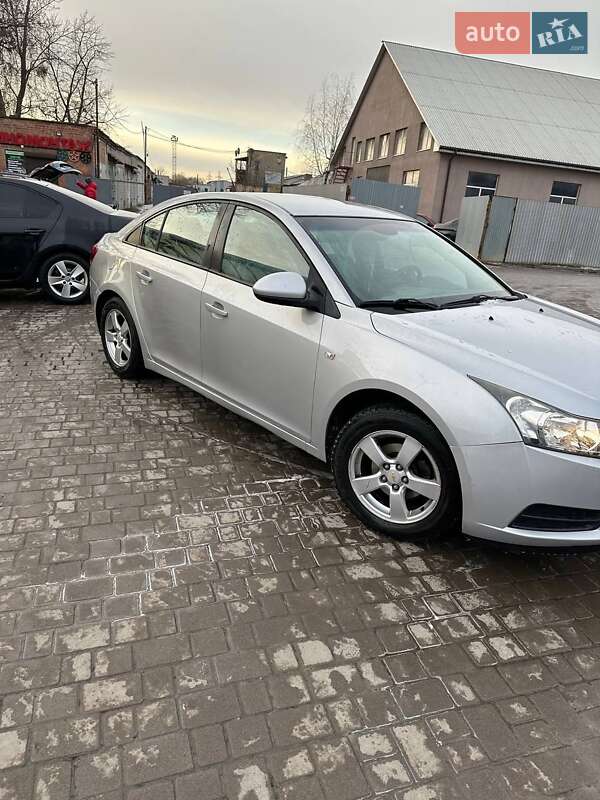 Седан Chevrolet Cruze 2009 в Львові