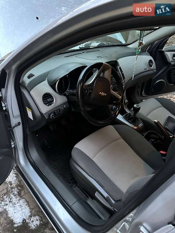 Седан Chevrolet Cruze 2009 в Львові