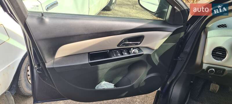 Седан Chevrolet Cruze 2012 в Івано-Франківську