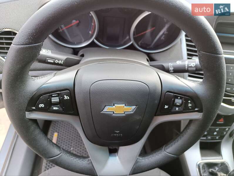 Седан Chevrolet Cruze 2011 в Теофиполе