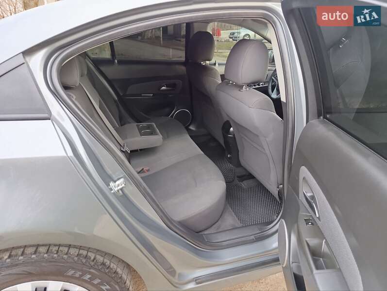 Седан Chevrolet Cruze 2011 в Теофиполе