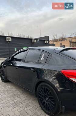 Хэтчбек Chevrolet Cruze 2011 в 