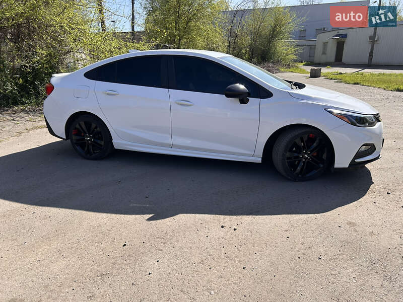 Седан Chevrolet Cruze 2018 в Кривом Роге