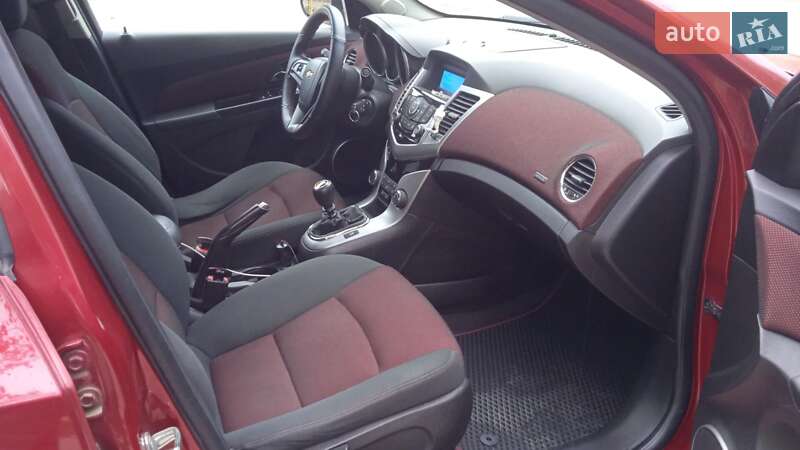 Седан Chevrolet Cruze 2011 в Сумах