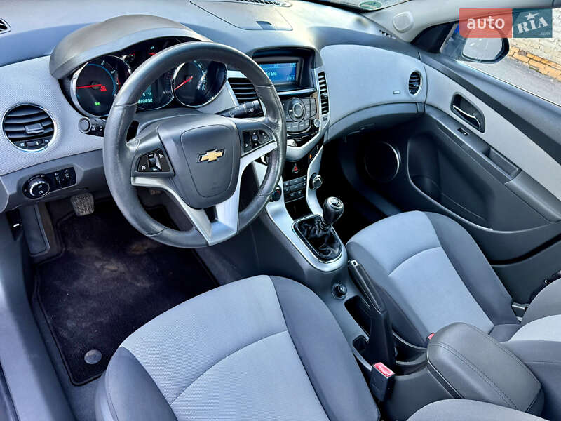 Седан Chevrolet Cruze 2010 в Ровно
