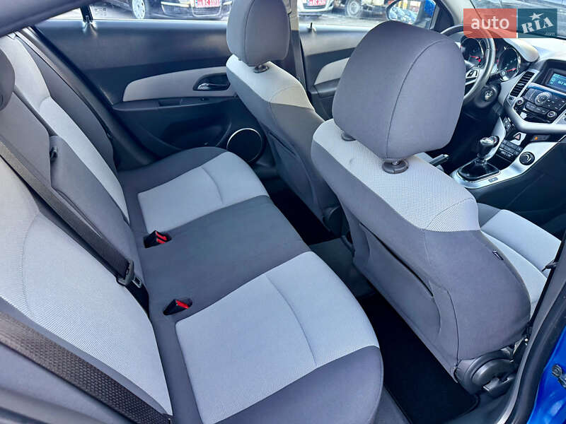 Седан Chevrolet Cruze 2010 в Ровно