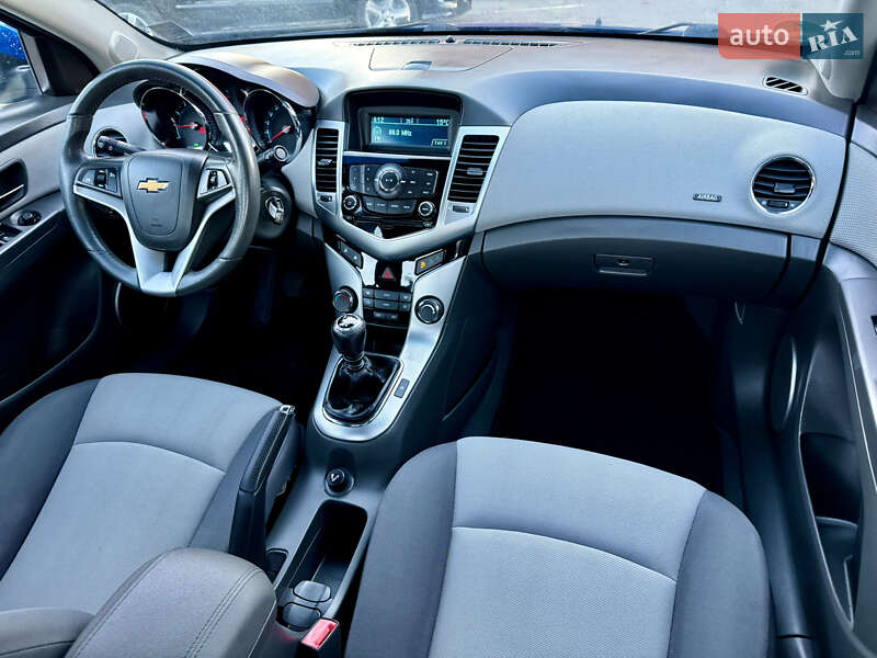 Седан Chevrolet Cruze 2010 в Ровно
