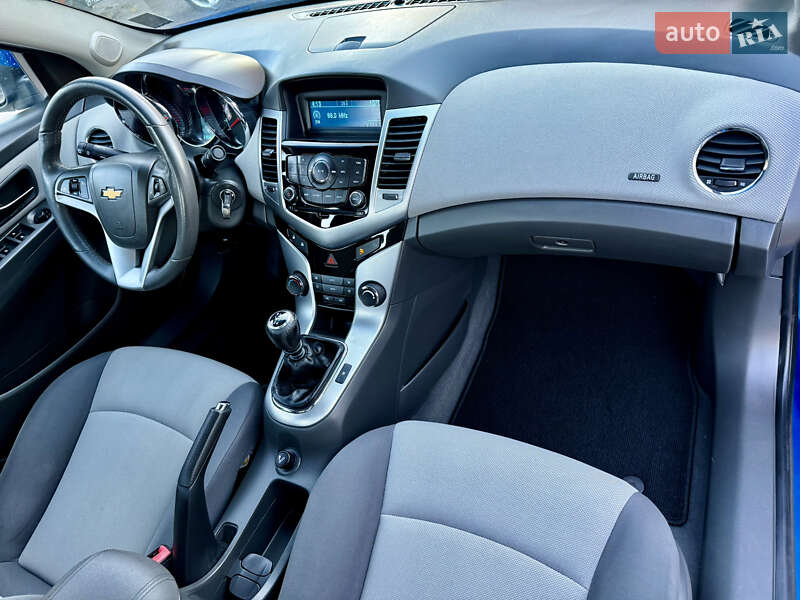Седан Chevrolet Cruze 2010 в Ровно
