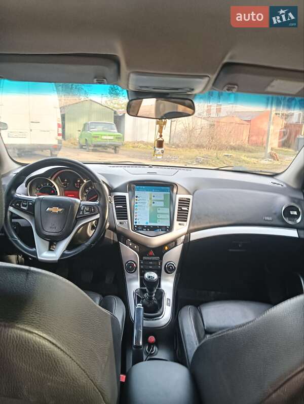Хетчбек Chevrolet Cruze 2011 в Новояворівську