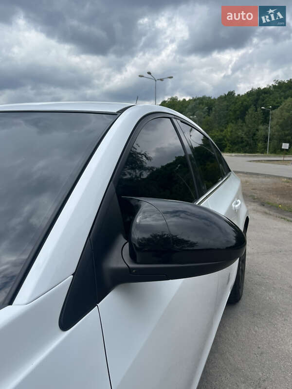 Седан Chevrolet Cruze 2011 в Днепре