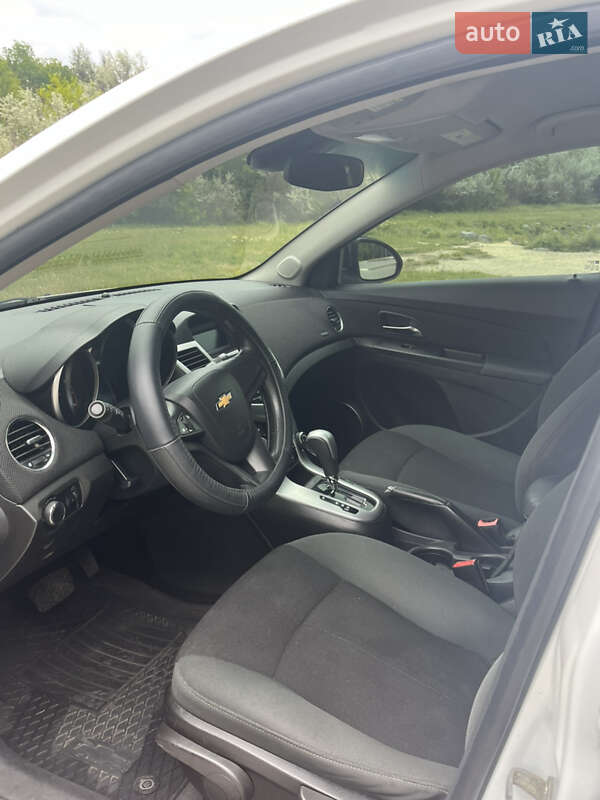 Седан Chevrolet Cruze 2011 в Днепре