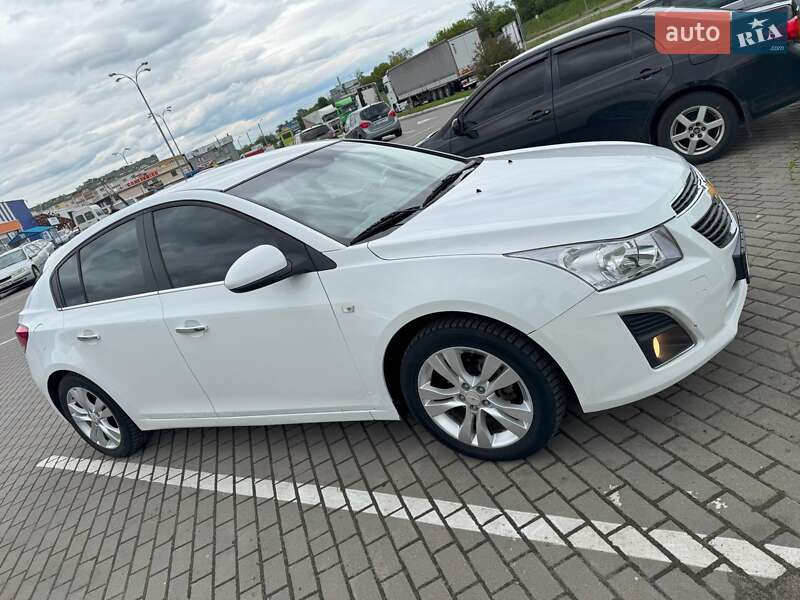 Хетчбек Chevrolet Cruze 2012 в 