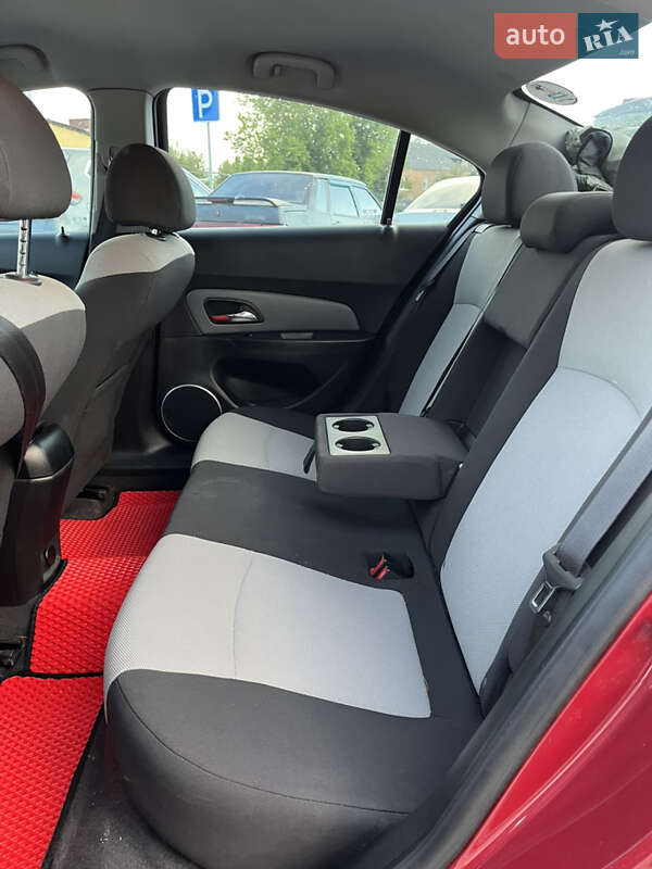 Седан Chevrolet Cruze 2011 в Ромнах