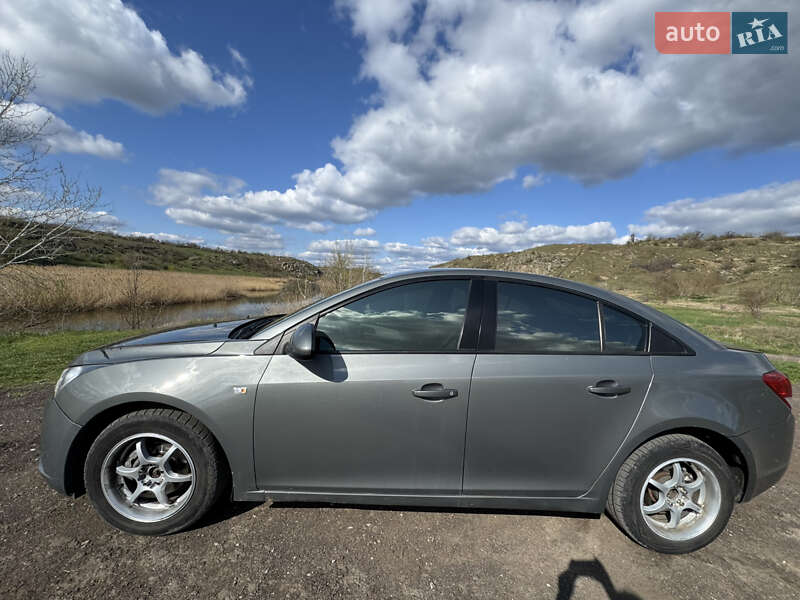 Седан Chevrolet Cruze 2011 в Южноукраинске