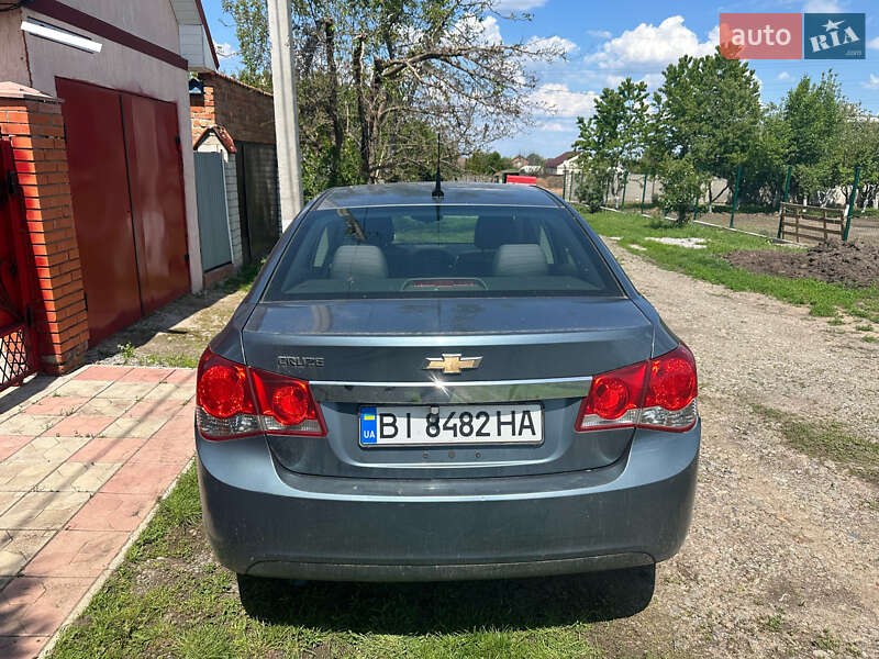 Седан Chevrolet Cruze 2011 в Полтаві